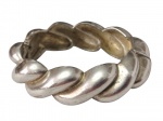 Bijuteria - Bracelete em metal folheado à prata. Medindo: 7,5 cm 