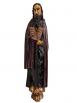 Antiga imagem sacra em madeira entalhada e policromada, representando santo de longas barbas, com livro aberto nas mãos. Escultura de feitura popular, apresentando marcas do tempo e do uso. Medidas: 42,5 x 11 cm.