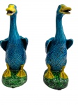 Duas esculturas em porcelana esmaltada e policromada representa marreco. Medindo; 32 x 11 x 16 cm.