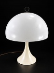 PERCIVAL LAFER, uma (1) luminária para duas lâmpadas com estrutura cônica em metal pintado na tonalidade creme, cúpula dita COGUMELO em plástico rígido com furos superiores e argola vazada, apresentando leves falhas na pintura e leves oxidações, medindo 52x39cm.