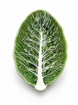 FAIANÇA, uma (1) fruteira no feitio de folha confeccionada em faiança vitrificada na tonalidade verde com realces esbranquiçados, medindo 6x39x20cm. Leves falhas na vitrificação.