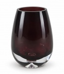 MURANO, um (1) vaso confeccionado em vidro de Murano na tonalidade vinho, medindo 13x7x6cm.