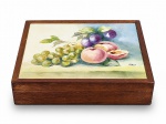 DIVERSOS, uma (1) caixa porta joias confeccionada em madeira escura, tampa decorada por placa de porcelana representando natureza morta em policromia assinado KATIA, interior com forração em veludo vermelho, medindo 5,5x22x17cm.