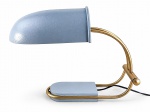 LUMINÁRIA, uma (1) luminária de mesa vintage, ao estilo mid-century, com estrutura tubular metálica curvada em acabamento dourado, cúpula alongada e base retangular na cor azul-claro, com mecanismo de regulagem de inclinação, ausência dos bocais e fiação elétrica, pintura nova, medindo 28,5x37cm.