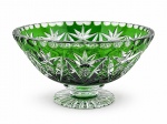 CRISTAL DOUBLE, uma (1) uveira de pé confeccionada em cristal double na tonalidade verde, ricamente lapidado por palmas, estrelas e caneluras em baixo relevo, borda em dedões, apoiada sobre base circular com fundo estrelado, apresentando bicado na base, medindo 7x13cm.