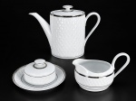 PORCELANA REAL - (3) peças confeccionadas  porcelana branca vitrificada , corpo texturizado em relevo filetado à prata , sendo (A) - 1 bule para chá  , medida :17 cm , (B) - 1 leiteira , medida : 10 cm , (C) - 1 manteigueira , medida : 8 cm