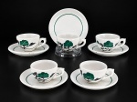 FAIANÇA NADIR - (5) Xícaras para café com seus respectivos pires em faiança vitrificada branca , decoradas com motivos florais estilizados em tons de verde e preto, med : 4 x 6 cm