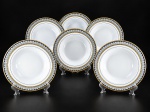 PORCELANA FINE PORCELAIN (ENGLAND) - (6) Pratos fundos confeccionada em porcelana inglesa branca  vitrificada , borda decorada com filetação dourada e detalhe floral , medida : 23 cm