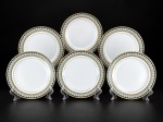 PORCELANA FINE PORCELAIN (ENGLAND) - (6) Pratos fundos confeccionada em porcelana inglesa branca  vitrificada , borda decorada com filetação dourada e detalhe floral , medida : 19 cm