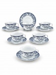 PORCELA / SCHMIDT  BRASIL, conjunto para chá composto por seis (6) xícaras com seus respectivos pires, em porcelana branca esmaltada, decoradas em azul-cobalto com motivos florais, folhagens e arabescos, apresentando cercaduras ornamentais , medida : 5,5 x 10 cm