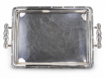 METAL PRATEADO / CHRISTOFLI (ARGENTINO) - uma (1) bandeja retangular confeccionada em meta espessurada à prata , com alças laterais torneadas, bordas elevadas e ornamentadas com frisos geométricos, med : 48 x 32 cm