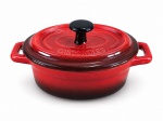 EQUIPAMENTOS DE COZINHA - (1) Pequena panela oval  da manufatura PETITES CASSEROLES , confeccionada em cerâmica refratária na tonalidade vermelha , med : 10 x 18 cm
