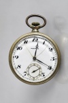 RELÓGIO, um (1) relógio de bolso MOVADO, suíço, de corda manual, caixa em metal prateado, mostrador branco com algarismos arábicos, escala de 24 horas e pequeno segundeiro às 6 horas. Movimento mecânico assinado MOVADO, marcado 15 FIFTEEN JEWELS  SWISS MADE. Mostrador com trincas, caixa com riscos e sinais do tempo. Peça no estado. Funcionando, porém, sem garantias futuras, caixa medindo 5cm sem a coroa.