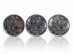 NUMISMÁTICA, três (3) moedas brasileiras de 100 Cruzados, comemorativas ao Centenário da Abolição da Escravatura  18881988, com efígie alusiva no reverso, medindo 3cm de diâmetro.