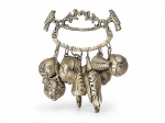 METAL PRATEADO, uma (1) penca de balangandãs em metal espessurado a prata com banho novo, composta por 10 pingentes representando frutos, sementes e outros elementos simbólicos, suspensos em suporte ornamentado, nave em vazados, medida total 20x16cm.