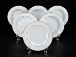 PORCELANA SÃO JOÃO RECIFE, seis (6) pratos fundos confeccionados em porcelana na tonalidade branca decorada por filetes em ouro, medindo 24cm de diâmetro.