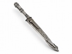 CORNETA (Abramo Eberle, 1896), uma (1) faca dita de GAÚCHA, lâmina em aço inox, possui marca da manufatura CORNETA (uma das pioneiras em cutelaria no Brasil, fundada pelos irmãos Berg, com tradição no ramo desde 1787 na Alemanha, começou as atividades comerciais no Brasil em 1902 e passou a fabricar aqui a partir de 1932, sofreu intervenção em 1943 devido a Segunda Guerra e a partir de 1948 tornou-se 100% nacional), cabo e bainha, confeccionados em metal espessurado a prata com primorosa ornamentação de elementos florais, lâmina com gravação COLATINENSE S.A., em excelente estado de conservação, medindo 28,5cm de comprimento.