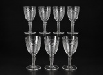CRISTAL  - Conjunto composto por onze (7) taças para vinho, em cristal translúcido, apresentando bojos com lapidação geométrica em losangos e motivos folháceos, hastes torneadas e bases circulares. Medida : 15 x 6,5 cm