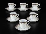 PORCELANA REAL, seis (6) xícaras para café com seus respectivos pires confeccionados em porcelana na tonalidade branca, decorada por guirlanda floral em ouro e faixa na tonalidade azul, medindo 6x7,5x6cm.