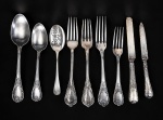 METAL PRATEADO, lote com nove (9) talheres confeccionados em metal espessurado a prata, sendo: A) CHRISTOFLE, 1 faca para sobremesa, 1 garfo para jantar, 1 garfo para sobremesa, 1 colher de sopa, 1 colher para sobremesa e 1 colher para chá, cabos em elementos vegetalistas, B) CHRISTOFLE, uma (1) colher para frutas de caldas, cabo com canelura em relevo central, C) CHRISTOFLE, 1 faca para frutas e D) 2 garfos para jantar com cabo cinzelado em caneluras e folhagens, monogramadas, marca ilegivel.