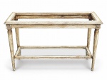 MOBILIÁRIO, um (1) aparador confeccionado em madeira com patina branca, tampo retangular com ausência do vidro, entalhe floral, pés com entalhes de caneluras e estágio inferior com tampo em vidro, apresentando manchas na patina e desgastes, medindo 78x110x37cm.