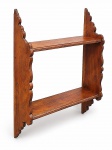 MOBILIÁRIO, uma (1) estante de parede com duas prateleiras, confeccionada em madeira, laterais recortadas, medindo 61x44x12,5cm.