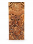 QUADRO, uma (1) talha em madeira representando figura masculina com cachimbo, assinado ITA, medindo 60x25cm.