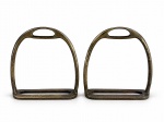 BRONZE, par (2) de estribos confeccionados em bronze, medindo 14x13,5cm.