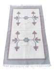 TAPETE, um (1) tapete Kilim, medindo 155x89cm.
