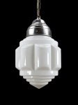 LUSTRE - (1) Lustre para uma lâmpada , cúpula gomada  em vidro leitoso  , guarnições em alumínio , medida total com corrente : 64 cm e medida da cúpula :  19 cm