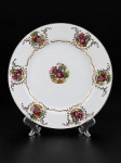 PORCELANA / SHOFU CHINA (FOR MANON) - (1) Prato decorativo em porcelana vitrificada branca decorado por cena galante e vasta douração , apresenta pequenas falhas na borda , medida : 25,5 cm