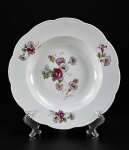 PORCELANA / KPM (POLAND) - (1) Prato fundo decorativo em porcelana branca vitrificada com decoração floral e borda ondulada , medida : 24 cm