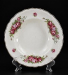 FAIANÇA / THOMAS HUGHES & SON  - (1) Prato fundo decorativo em faiança vitrificada branca , decoração floral , borda filetada à ouro , medida : 22 cm
