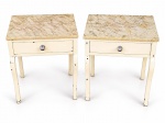 MOBILIÁRIO, par (2) de mesas cabeceira confeccionadas em madeira com patina creme, 1 gaveta com puxador cromado, tampo em mármore claro, apresentando falhas na patina, medindo 57,5x46x36cm, tampos apresentam bicadinhos.
