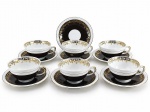 PORCELANA CHODZIEZ, seis (6) xícaras para chá com seus respectivos pires confeccionados em porcelana polaca na tonalidade branca, esmaltado em tom café com decoração floral e filetes em vasta douração, apresentando falhas na douração e algumas peças com falhas na pintura. 1 apresenta fio de cabelo na borda, vide foto, medindo 5,5x12x10cm.