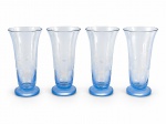 VIDROS, quatro (4) copos para água confeccionados em vidro na tonalidade azul, decorada por espessa faixa em tom fosco com esferas em baixo relevo, medindo 17x8,5cm.