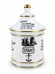 PORCELANA SALER, um (1) pote para tabaco, confeccionado em porcelana branca esmaltada, decorado com motivos náuticos, embarcação, âncora e inscrições em francês, com filetes e detalhes dourados. Marcado na base SAYER e CREATION SIMONE PARIS. Tampa em formato abaulado com pomo esférico dourado, medindo 21x12,5cm.