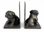 BRONZE, par (2) de serre livres confeccionados em bronze representando cachorros, medindo 12x7x7,5cm cada um.