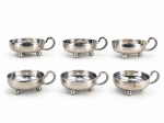 METAL PRATEADO, seis (6) taças para sobremesa confeccionadas em metal espessurado a prata da manufatura METALINI, corpo liso, apoiado sobre 3 pés em bola e alça com folhagens em vazados, falhas na prateação, vide foto, medindo 4,5x10,5x8,5cm.