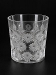 LALIQUE, um (1) copo para whisky confeccionado em cristal francês translucido com lapidação floral em baixo relevo fosco, assinado na base, medindo 7x7cm.