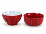 PORCELANAS, dois (2) bowls confeccionados em porcelana na tonalidade vermelha com moldagem de caneluras, medindo 9x15cm e 7x15cm.