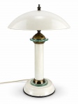 ABAJUR, um (1) abajur para duas lâmpadas dito COGUMELO, estrutura cilíndrica em metal com pintura na tonalidade branca, guarnições em metal dourado e vidro translucido de 5mm, base circular escalonada, cupula encimada por bilro, apresenta sinais de oxidação no metal dourado, medindo 45x32cm.