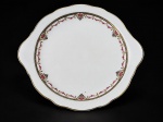 VISTA ALEGRE  PORTUGAL, um (1) prato para bolo em porcelana branca vitrificada, de formato circular, com bordas recortadas, delicada decoração floral em tons de rosa, arabescos  dourados e frisos em ouro. Medida : 27 , possui pequeno bicado
