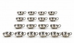 METAL PRATEADO, dezesseis (16) taças para sobremesa confeccionados em metal espessurado a prata, alça cinzelada em folhagens e três pés em bola, medindo 4,5x11x8cm.