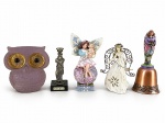 ESCULTURAS, lote com cinco (5) peças confeccionadas em resina de modelos, tamanhos e decorações distintas, modelos e tamanhos distintos, maior peça medindo 15cm e menor 10cm.