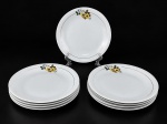 RENNER  PORTO ALEGRE, um (1) conjunto composto por 9 pratos rasos em porcelana branca vitrificada, com delicada decoração floral policromada em tons de amarelo, azul e verde, arrematados por finos frisos dourados , falhas na douração , medida : 25 cm