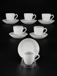 PORCELANA, um (1) conjunto composto por 6 xícaras para café com respectivos pires, em porcelana branca vitrificada, apresentando delicados trabalhos em relevo com motivos geométricos e entrelaçados, medida: 6 x 6 cm