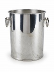 METAL PRATEADO, um (1) balde para gelo confeccionada em metal espessurado a prata da manufatura EBERLE, alças laterais em argola e corpo cilíndrico, medindo 20,5x20x17cm.