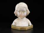 Frédéric Jean Brou (18621926), um (1) busto infantil e feminino confeccionado em pedra na tonalidade branca, apoiado sobre base oitavada em pedra creme com selo de fundição, assinada, apresentando bicado no nariz, medindo 11x9,5x5,5cm.