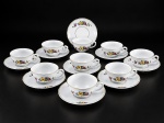 PORCELANA REAL, nove (9) xícaras para chá com seus respectivos pires confeccionadas em porcelana na tonalidade branca, pintura floral em policromia com filetes em ouro, medindo 5x11,5x9cm, 1 bicada na borda com sinais de esmalte.